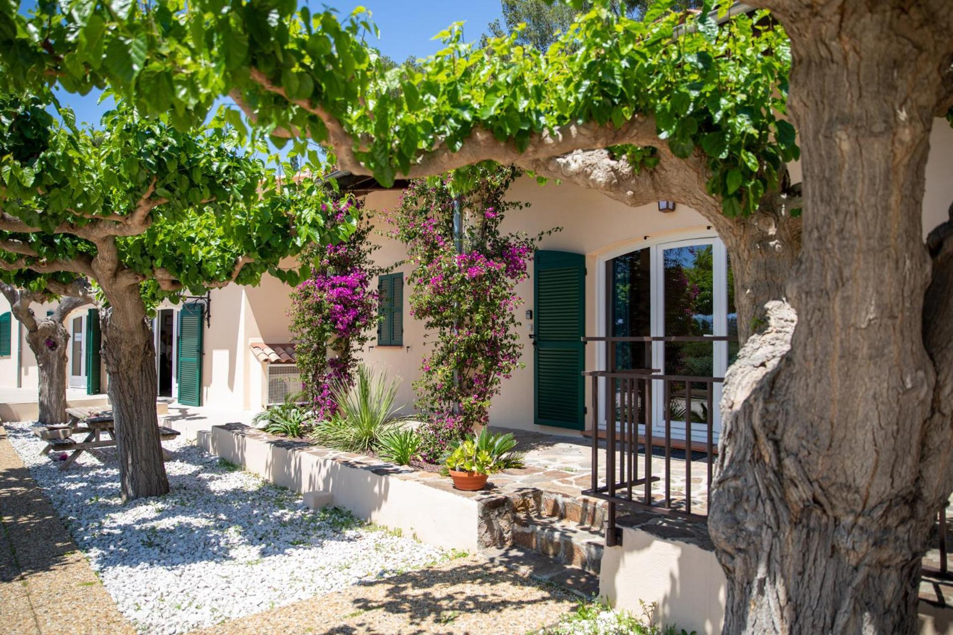 Domaine De La Navicelle Villa Льо Праде Екстериор снимка